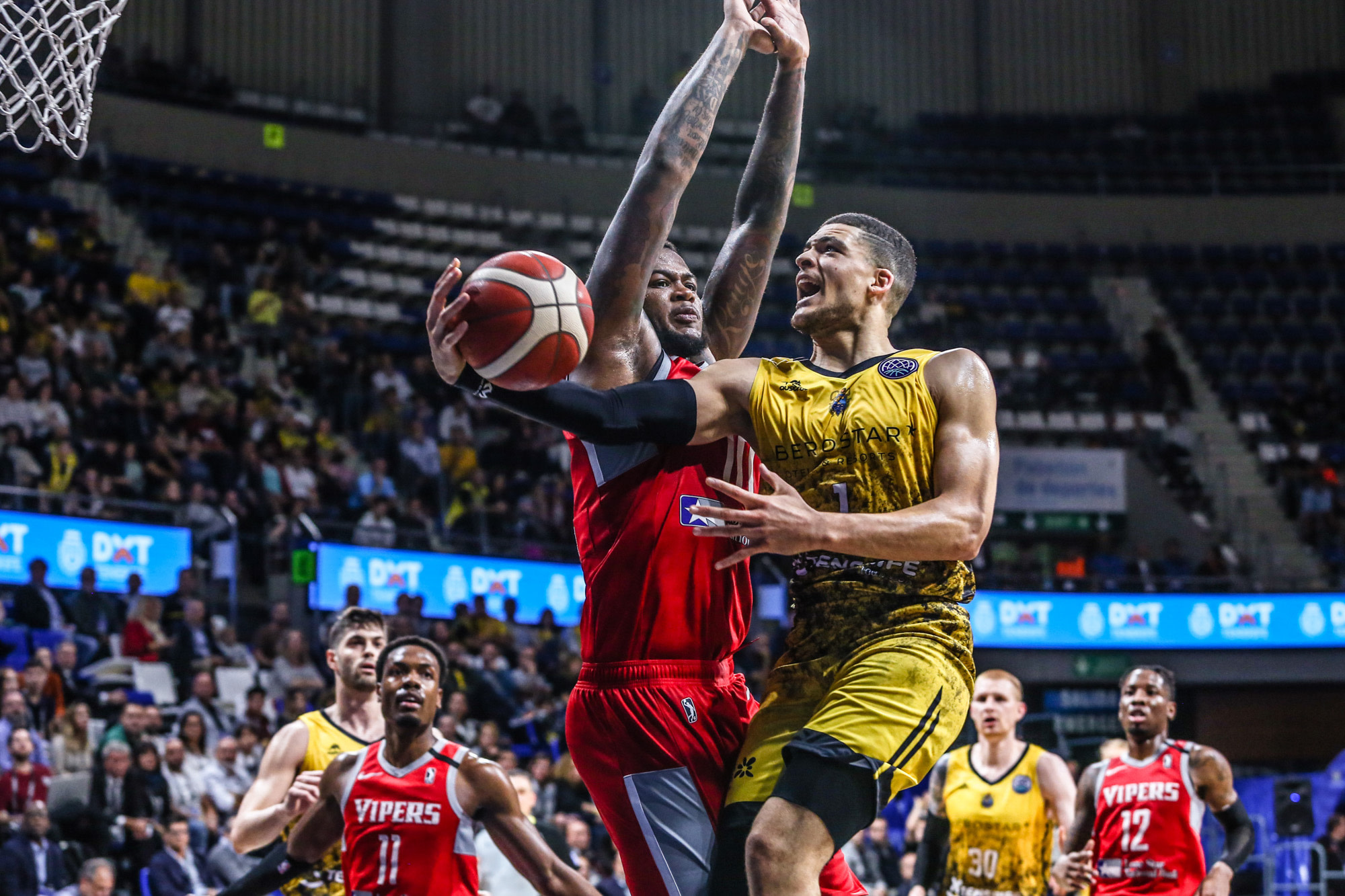 Gabriel Lundberg (Iberostar Tenerife) and Matur Marial Maker (Rio Grande Valley Vipers) - FIBA Intercontinental Cup - Tenerife (ph. Davide Di Lalla ©Unicode Images)