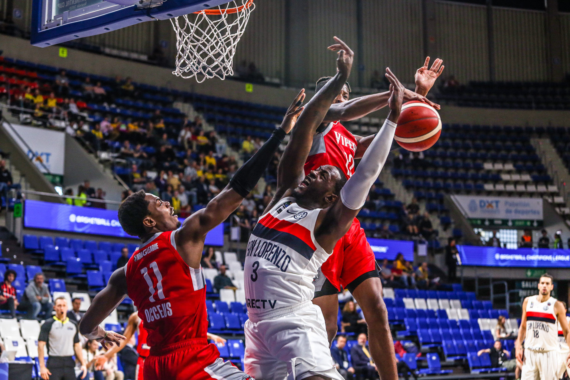 Justin Williams (San Lorenzo de Almagro) and Kerwin ROACH JR (Rio Grande Valley Vipers) - FIBA Intercontinental Cup - Tenerife (ph. Davide Di Lalla ©Unicode Images)