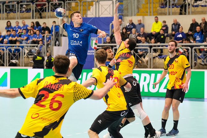 Marco Mengon (L) Andrea Parisini (C) of Italy and Quinten Colman of Belgium (R) in action during the EHF World Championship Qualifier 2025 Men's Handball, match between Italy and Belgium in Pescara, Italy. (ph. Davide Di Lalla ©Unicode Images)