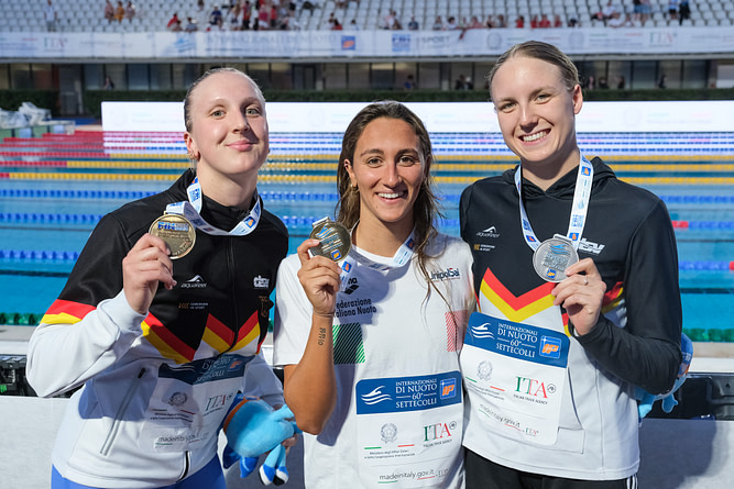 1 - Simona Quadarella (ITA) (C) 2 - Isabel Marie Gose (GER) (R) 3 - Leonie Maertens (GER) (L) Women podium of the 800m freestyle at the 60th Settecolli Swimming Internationals. (ph. Davide Di Lalla ©Unicode Images)