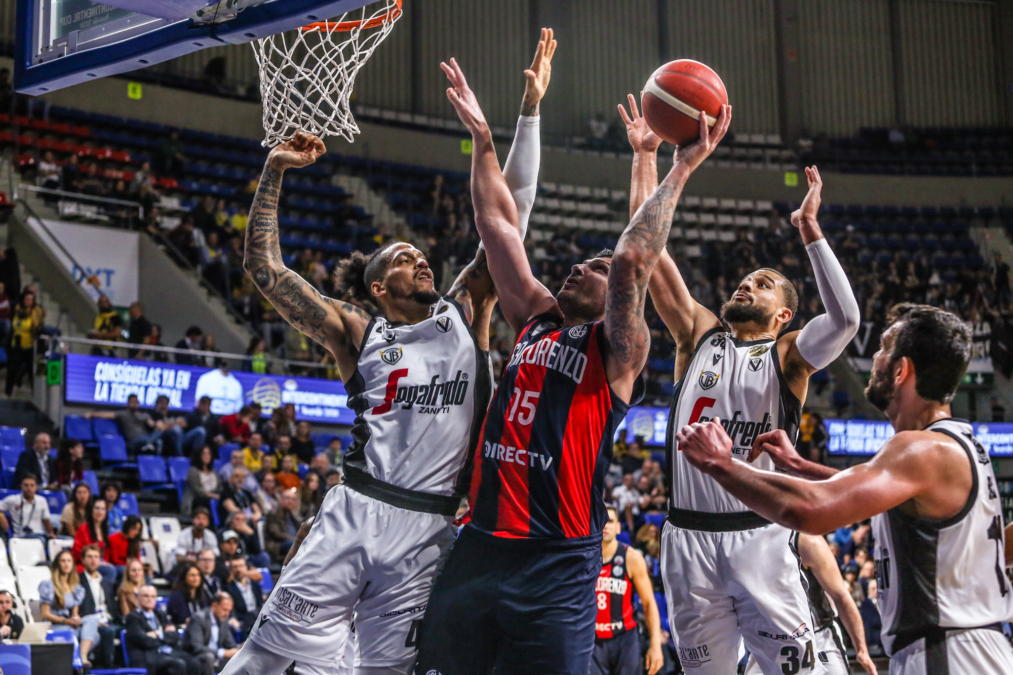 Esteban Batista (San Lorenzo de Almagro), Kyle Weems (Segafredo Virtus Bologna) and Julian Gamble (Segafredo Virtus Bologna) - FIBA Intercontinental Cup - Tenerife (ph. Davide Di Lalla ©Unicode Images)