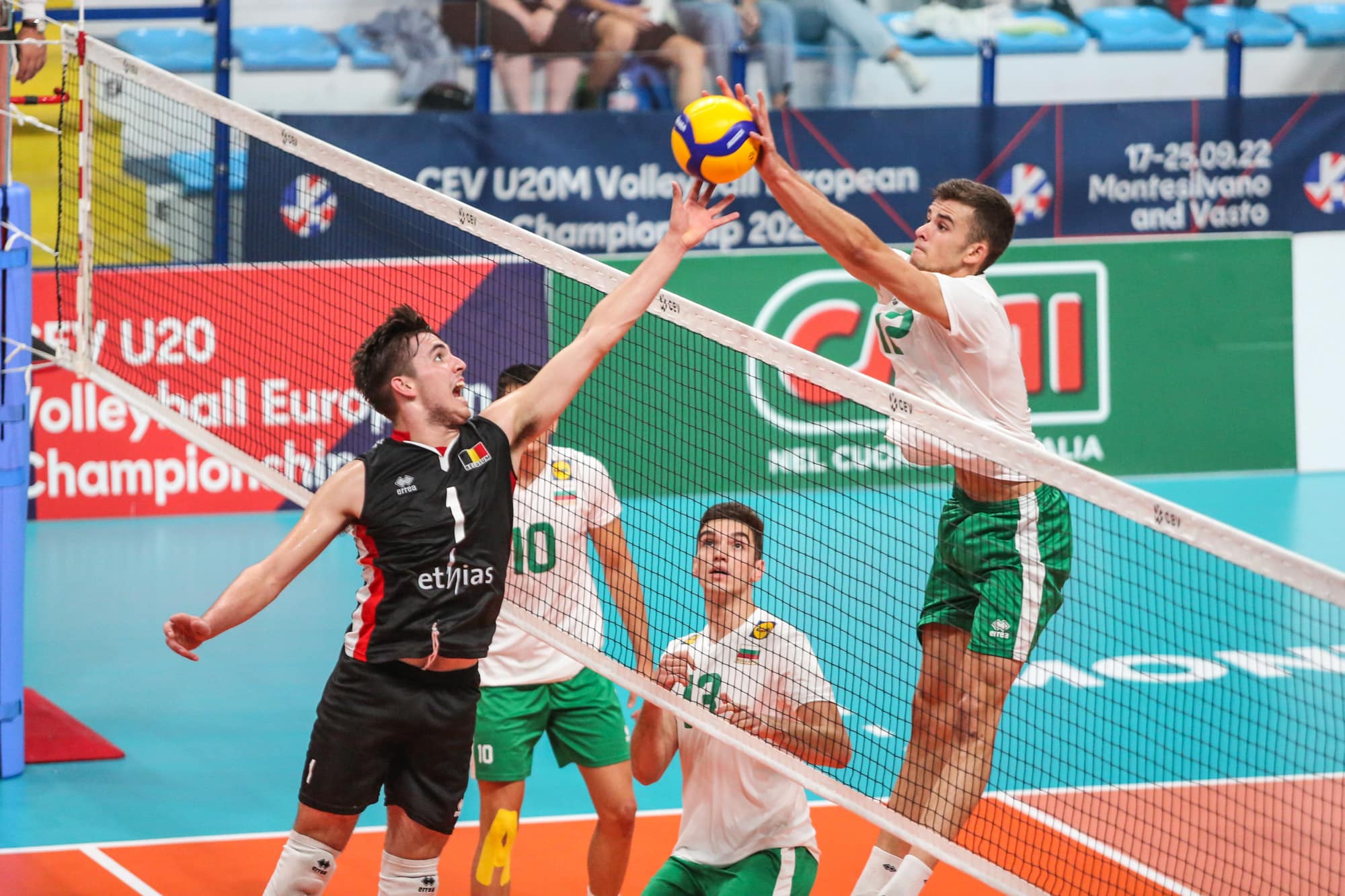 Tiji Van Looveren (BEL) and Georgi Tatarov (BUL) in action. (ph. Davide Di Lalla ©Unicode Images)