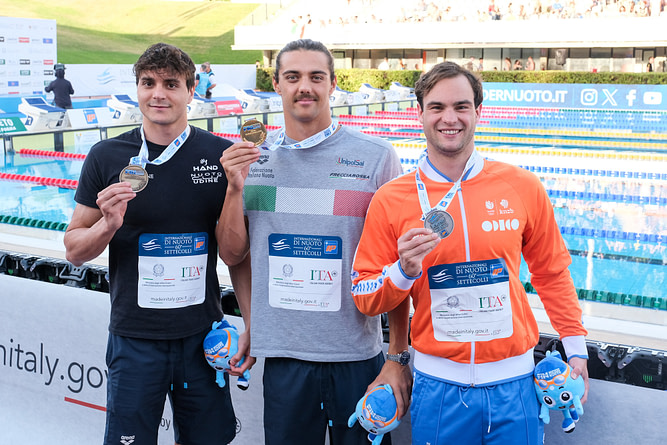 1 - Thomas Ceccon (ITA) (C) 2 - Nyls Korstanje (NED) (R) 3 - Lorenzo Gargani (ITA) (L) Men podium of the 50m butterfly at the 60th Settecolli Swimming Internationals. (ph. Davide Di Lalla ©Unicode Images)