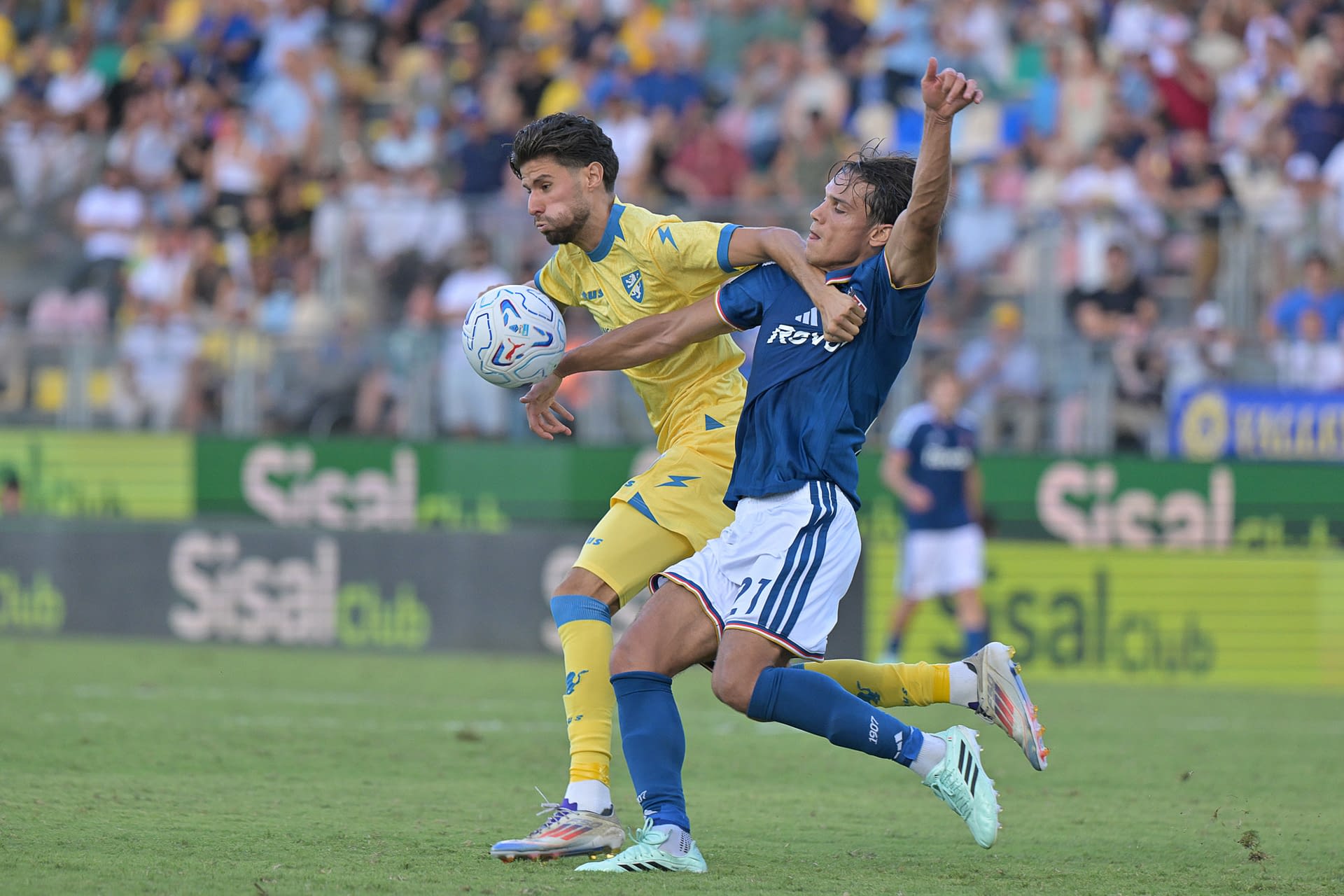 Frosinone vs Como – 2026 Serie A Enilive Football Match in Frosinone, Italy