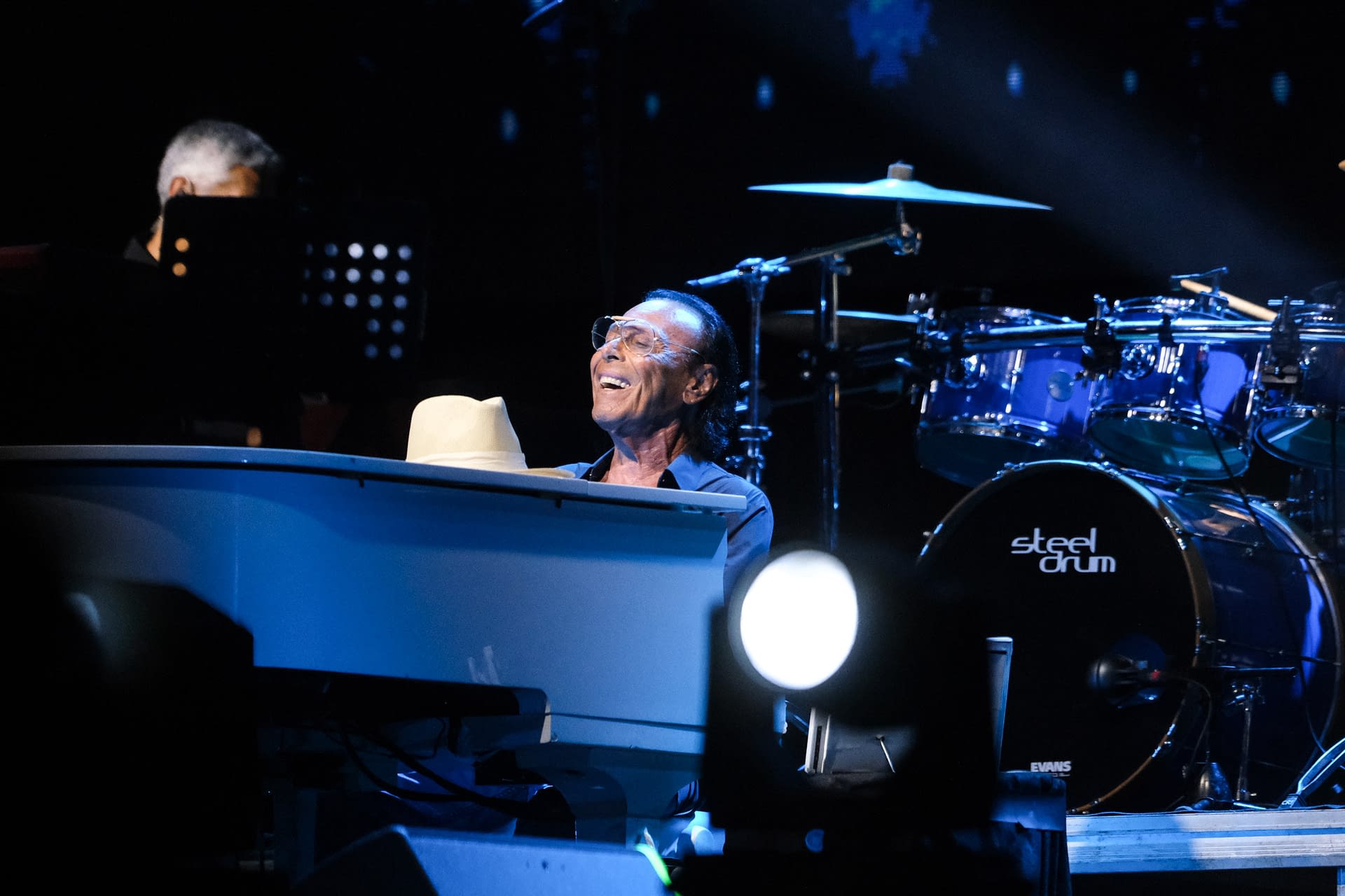 Antonello Venditti enchants Termoli: a night of music and memories at the Arena del Mare